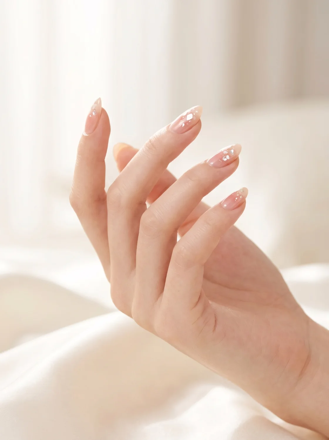 웨딩 하객 네일 디자인 | 자개·화이트 화이트 하객 네일 추천